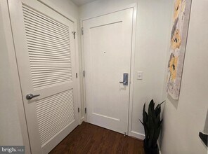 Building Photo - 1320 Fenwick Ln