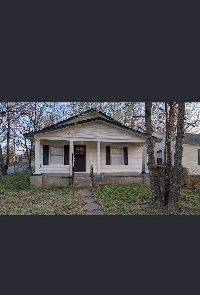 Building Photo - 4020 E Archer St