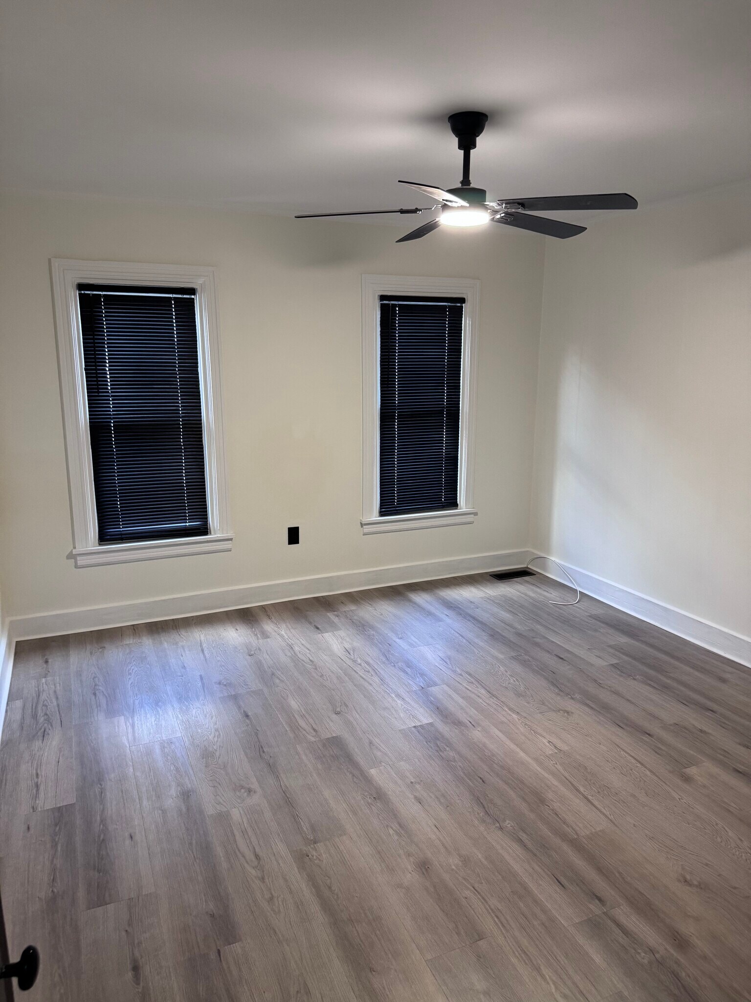 Building Photo - 110 E Locust St