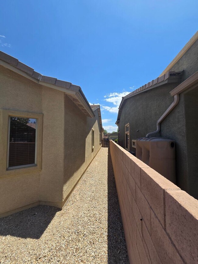 Building Photo - Must See 4 Bedroom Home in Sahuarita!  3 C...