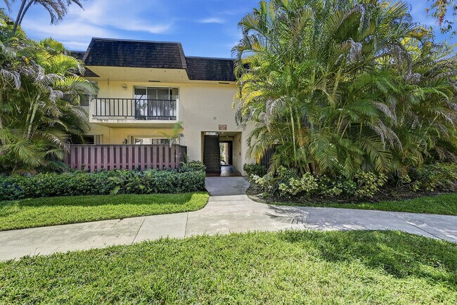 Building Photo - 13730 SW 90th Ave