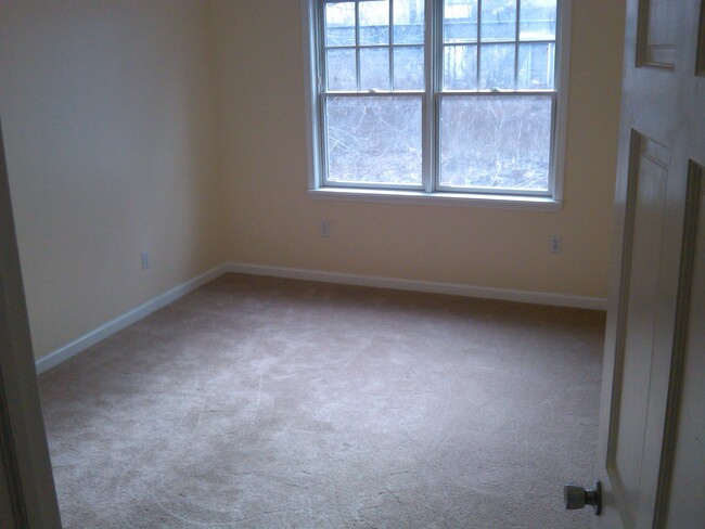 bedroom - 909 West St