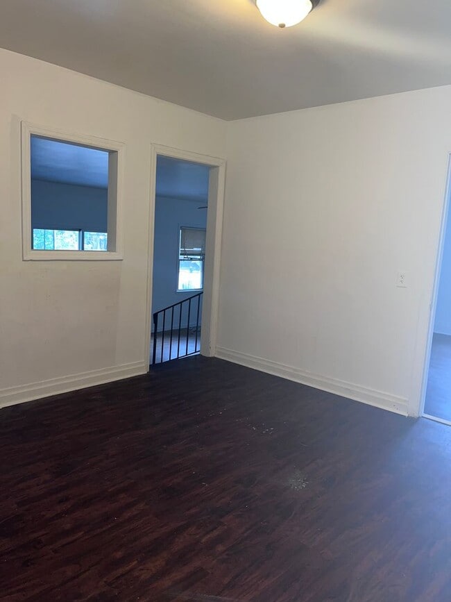 Building Photo - Move-In Ready!