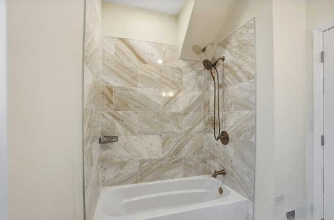 Building Photo - 412 St Clair Ave