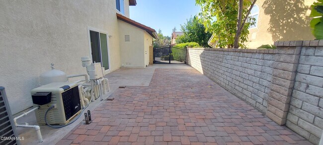 Building Photo - 748 Azure Hills Dr