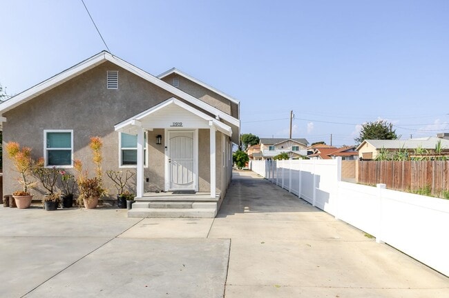Building Photo - 11919 Ranchito St