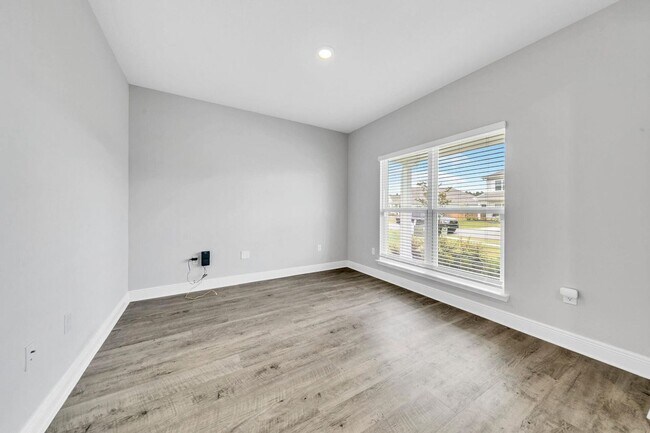 Building Photo - Hammock Oaks Estate Available in February!