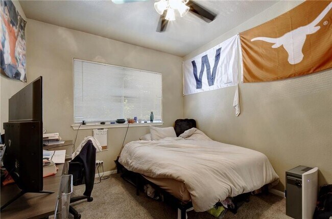 Building Photo - West Campus Condo Under $1000/Bedroom Walking To Campus