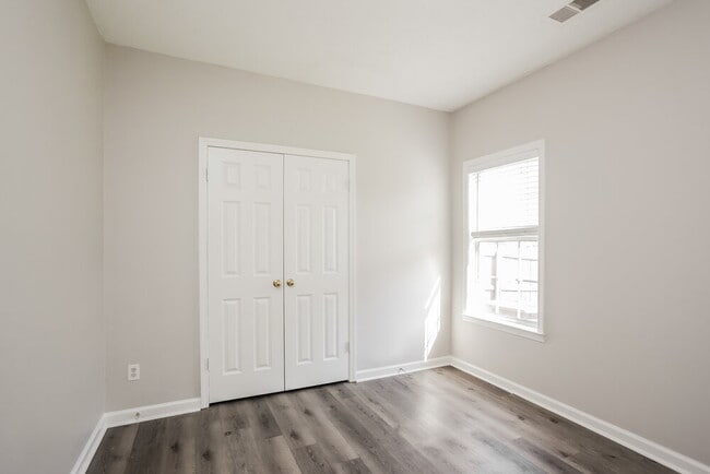 Building Photo - 2675 Meis Ln