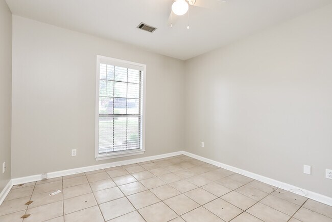 Building Photo - 10708 Stoneridge Dr
