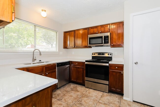 Building Photo - 7318 Sunlight Ln