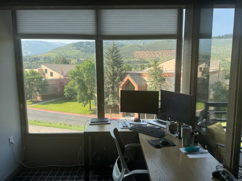 Building Photo - 816 W Beaver Creek Blvd