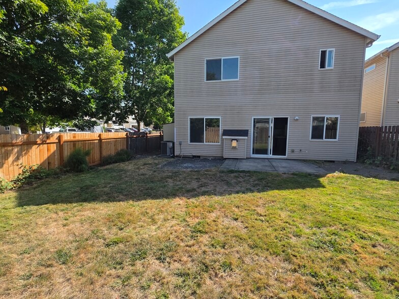 Building Photo - 624 Jasmine Cir