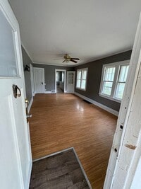Building Photo - 2 Bedroom 1 bathroom single family home