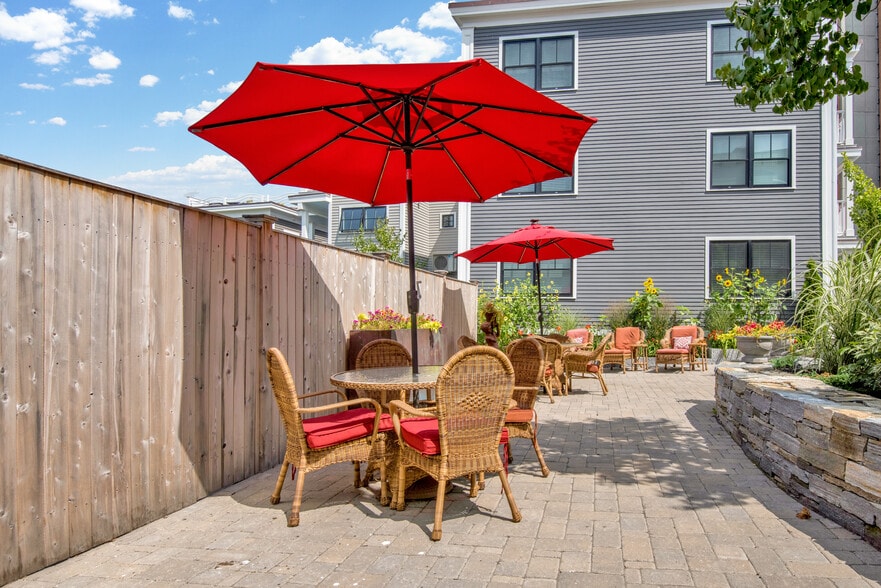 Building Photo - 158 Pearl St