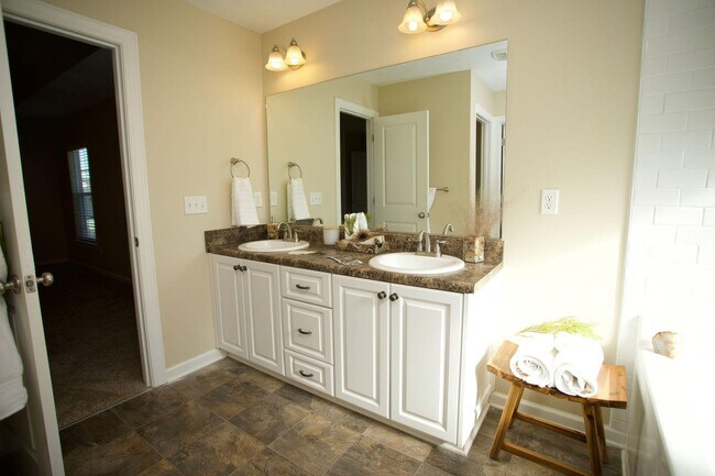 Building Photo - 484 Brantley Cove Cir