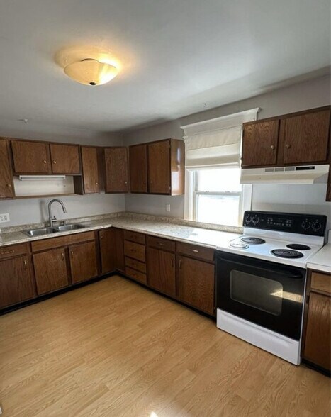 Building Photo - 2566 Nottingham Way