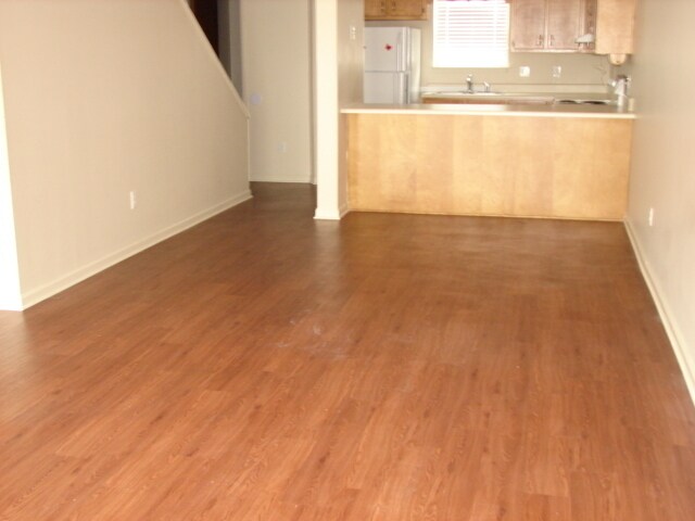 Building Photo - Great Townhome in The Cove!