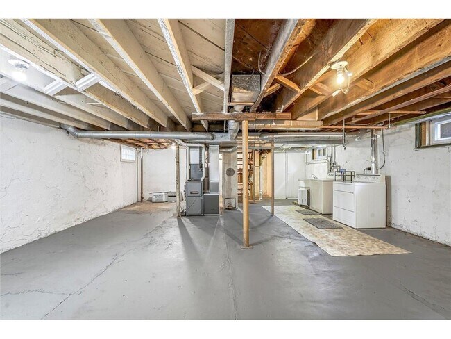 Building Photo - 903 11th Ave S