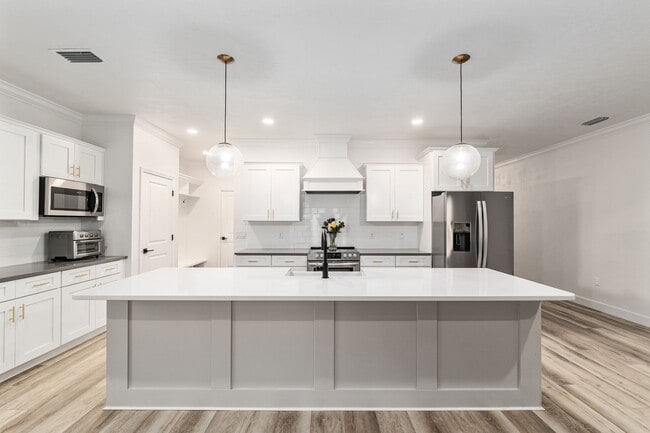 Building Photo - 4 BED 2 BATH in GRAND OAKS