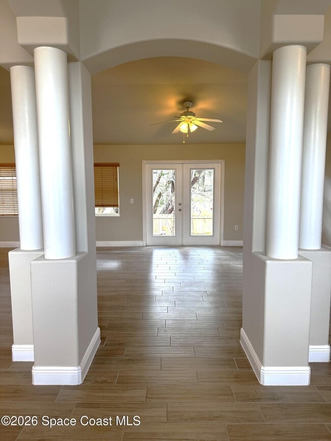 Building Photo - 320 Jennifer Dr