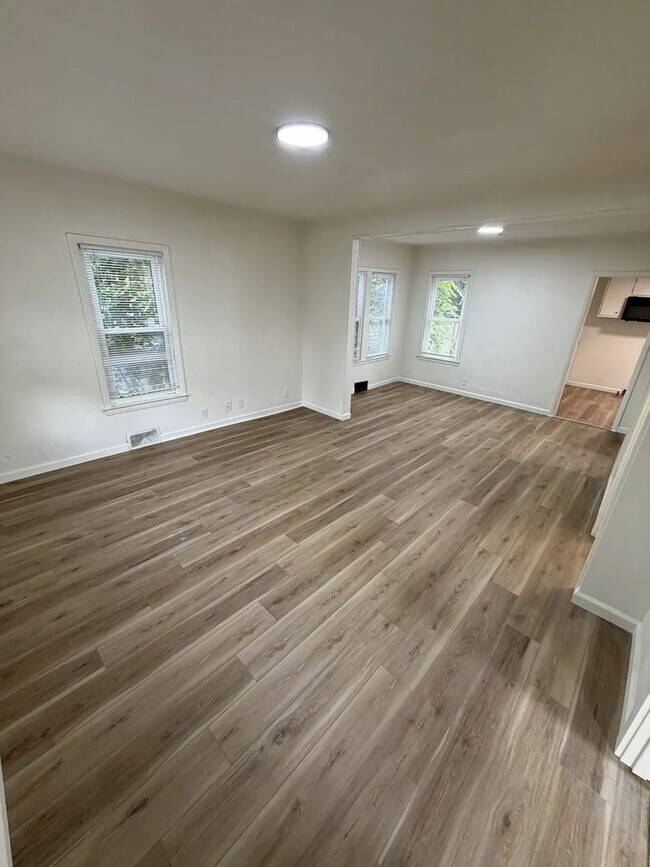Building Photo - 3-Bedroom 1-Bathroom Single Family Home