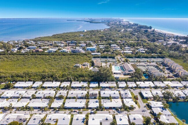 Building Photo - 573 Spanish Dr N