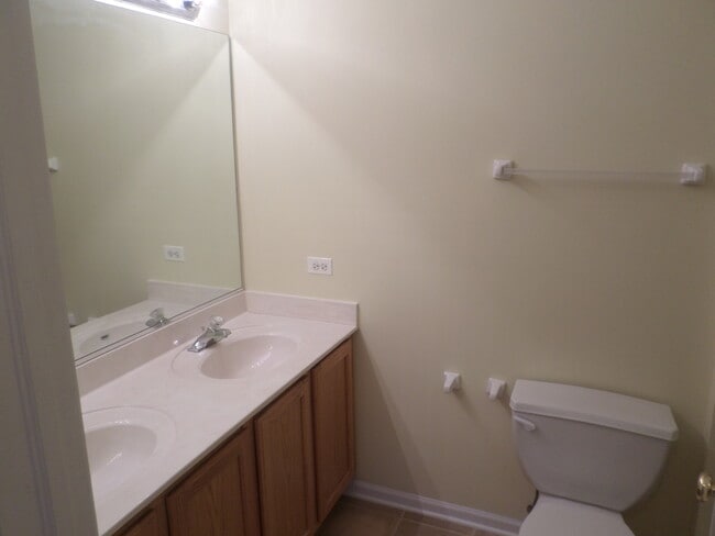 Building Photo - 652 N Hidden Prairie Ct