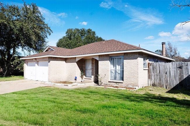 Building Photo - 2022 Crosscoach Ln