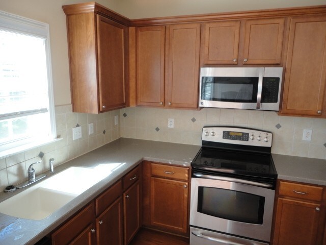 Building Photo - 228 Pearson Pl