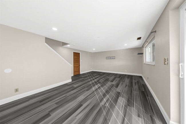 Building Photo - 818 Reinke Rd