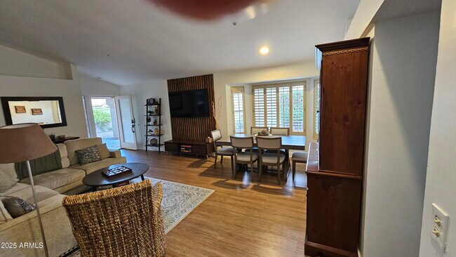 Building Photo - 8845 E Sunnyside Dr