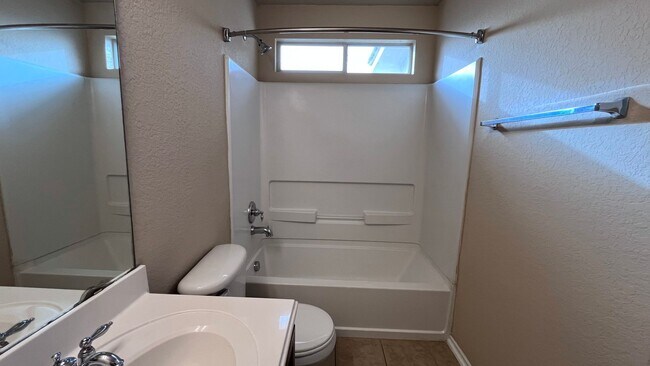 Building Photo - * Make this spacious home in Helotes off B...