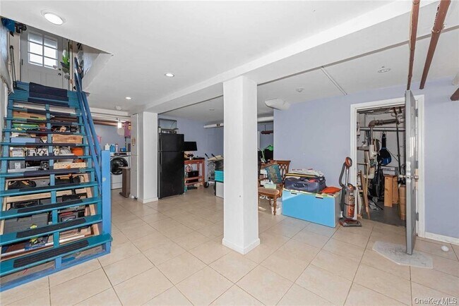 Building Photo - 312 Ellington Ave E