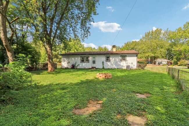 Building Photo - 2610 Killarney Dr