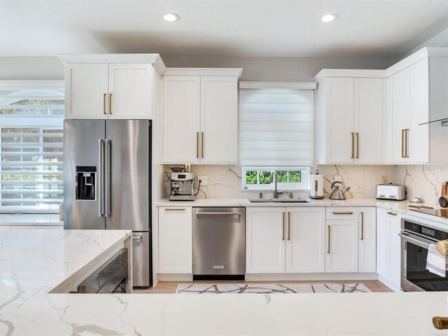 Building Photo - 6302 Vista Verde Dr W