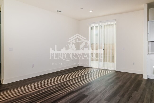 Building Photo - Stunning 4 Bed/3 Bath SW Bakersfield Home ...