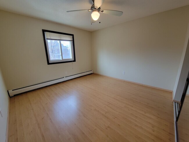 Building Photo - Newly Updated 1 Br/1 Ba Condo w/Hdwd Flrs, SS Appl, AC, Off-St Parking in Uptown Mpls near Wedge ...
