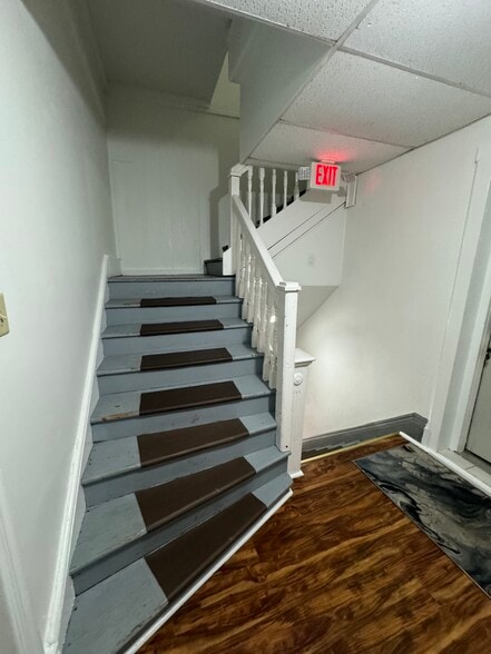 Building Photo - 464 3rd St