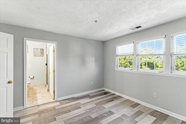 Building Photo - 1065 Jeanett Way
