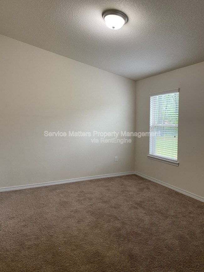 Building Photo - 5652 Peach Dr