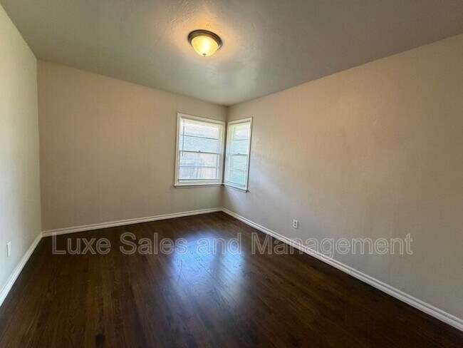 Building Photo - 221 E Kerr Dr