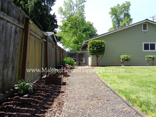 Building Photo - 2844 Randi Ln NE