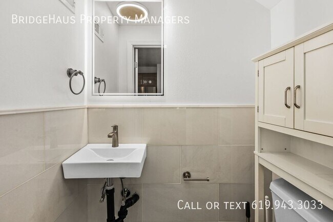 Building Photo - Stunning 3-Bedroom Condo + Bonus Room & Pa...