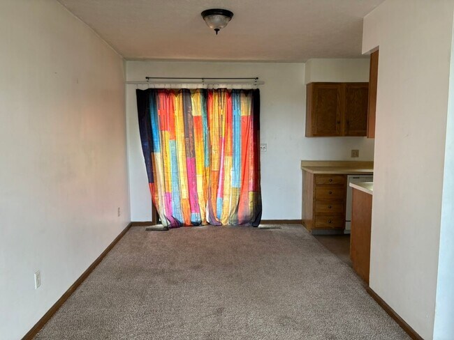 Building Photo - 801e Huggins Rd