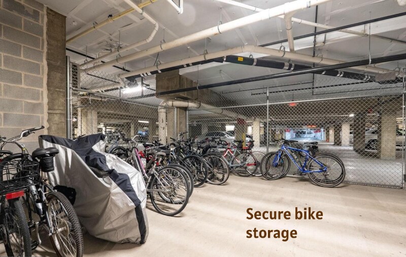 Building Photo - 635 Slaters Ln