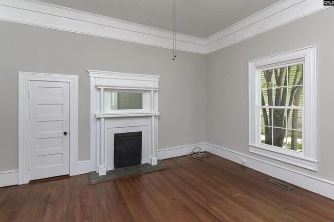 Building Photo - 3 Bedroom 1 Bathroom