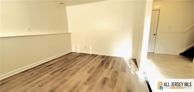 Building Photo - 40 Beverly Ave