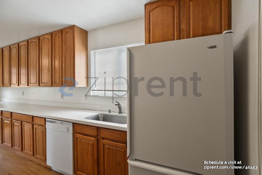 Building Photo - 3160 Birmingham Dr