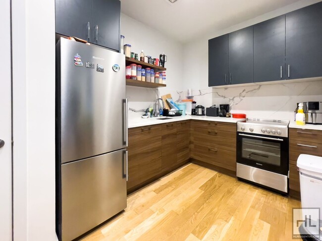 Building Photo - Stylish and Modern 1-Bed 1-Bath with Priva...